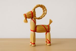 En hand snidar en julbock i trä med såg och kniv